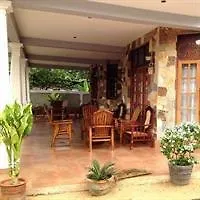 Tonita Villa 尼甘布