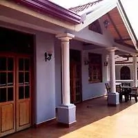 Tonita Villa 尼甘布 2*,